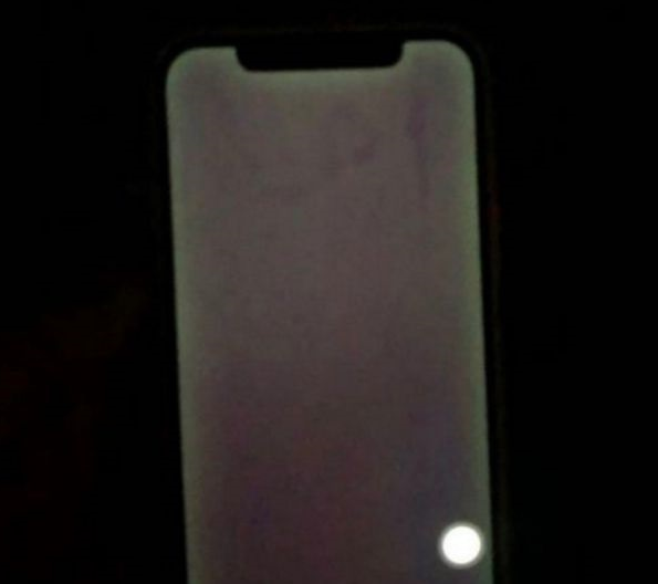 桥东苹果手机维修分享苹果客服回应 iPhone 12 屏幕“发绿”问题 